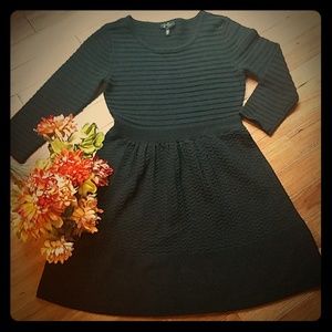 Jessica Simpson~black midi dress